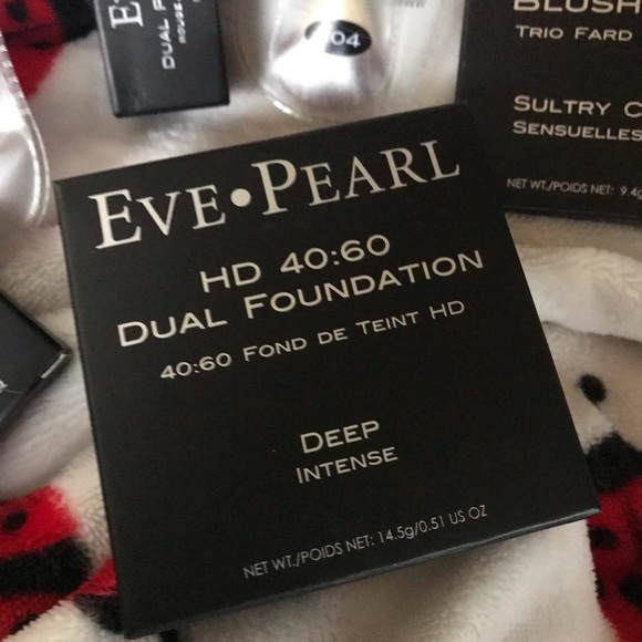 Eve Pearl Makeup Set Foundation, Concealer, Blush Trio, Lipstick & Brushes Deep - Picture 3 of 12